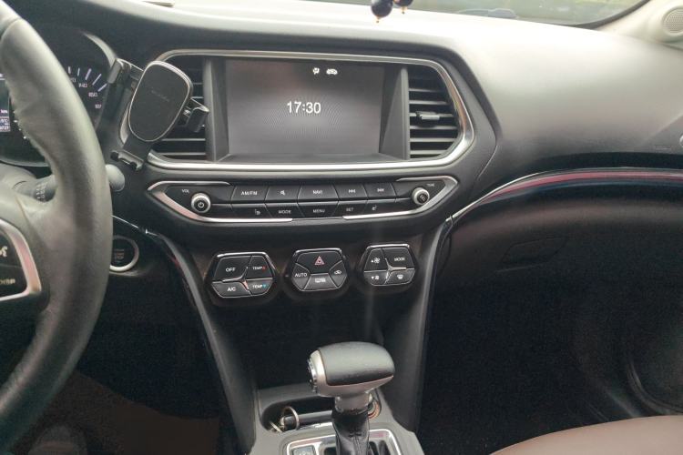 Used GAC Trumpchi GS4 2017 235T Automatic Two-Wheel Drive Luxury Smart Connectivity Version Audio And AC Panel