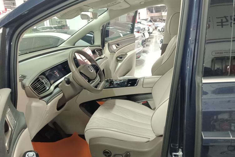 Used Denza D9 2022 DM-i 970 Four-Wheel Drive Prestige Model