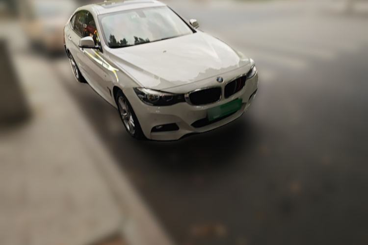 Used BMW 3 Series GT 2020 320i M Sport Package Front Right 45 Deg