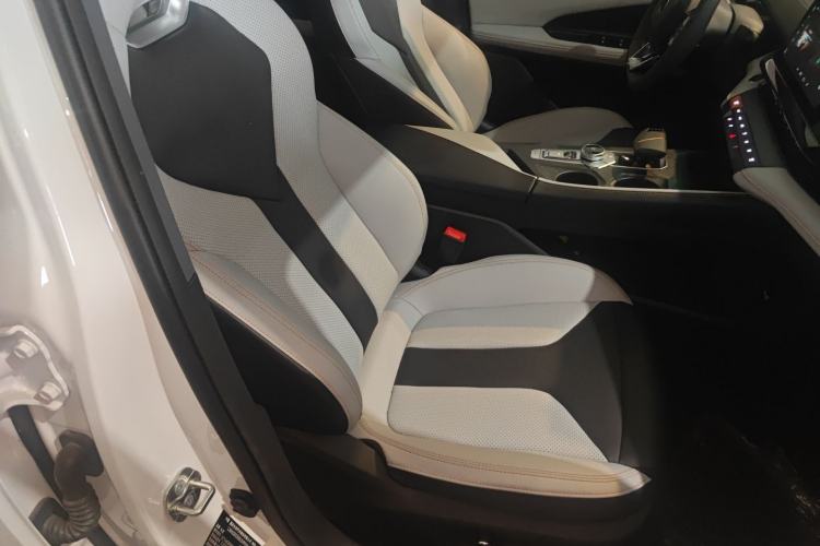 Used CHANGAN UNI-V iDD 2024 Blue Whale Smart Electric iDD 136km ZhiKu Model
