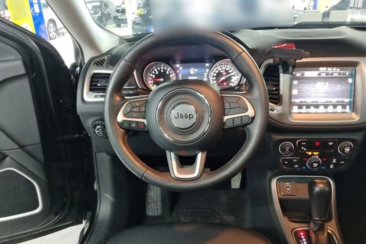 Used Jeep Compass 2017 200T Automatic Family Edition Steering Wheel