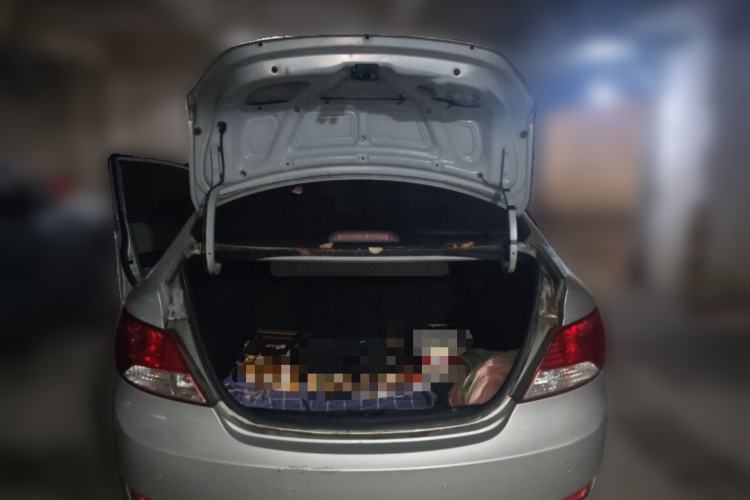 Used Hyundai Verna (older generation) 2010 Sedan 1.4L Manual Comfort GS Trunk