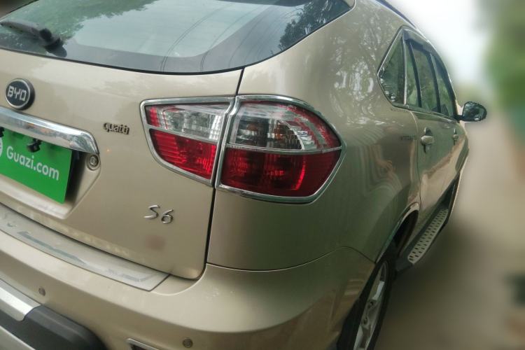 Used BYD S6 2014 1.5TI Manual Luxury 5-Seater
