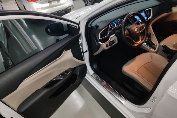 Used Buick GT 2017 15N Automatic Elite Version Driver Seat