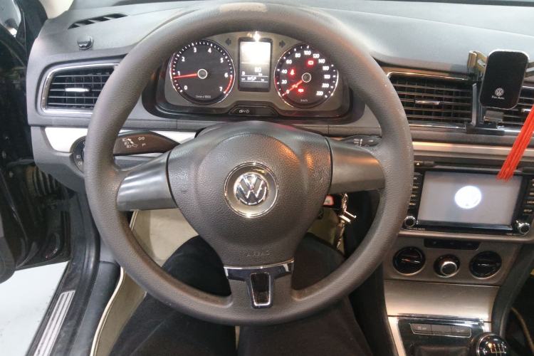 Used Volkswagen Lavida 2013 1.6L Manual Comfort Edition Steering Wheel