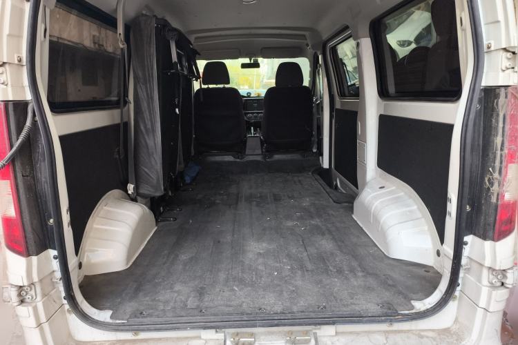 Used Chana Ruixing EM60 2025 Passenger Version Comfort Edition 6 Seats 300 km Range Side-Hinged Doors