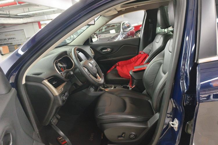 Used Jeep Cherokee 2016 2.0L Superior Edition