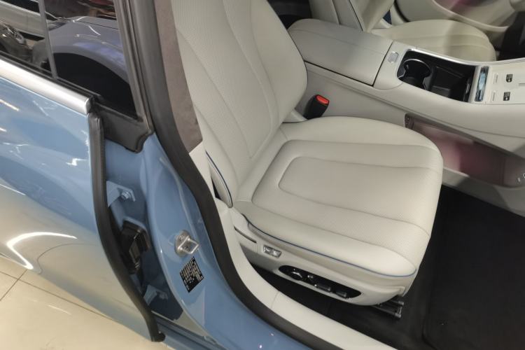 Used Hima Luxeed S7 2025 855 km Max Right Front Seat