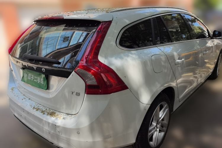 Used Volvo V60 2015 T5 Zhiya Edition Rear Right 45 Deg