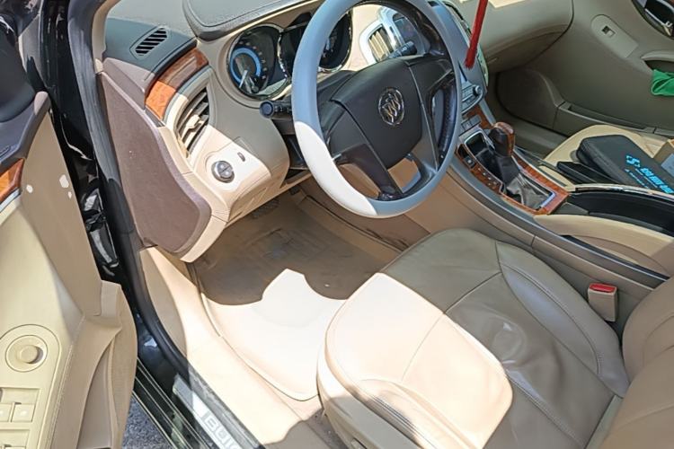 Used Buick LaCrosse 2011 2.4L SIDI Comfort Sunroof Version
