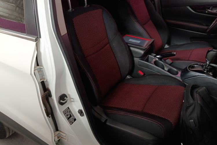 Used Nissan Qashqai 2016 2.0L CVT Elite Edition Right Front Seat