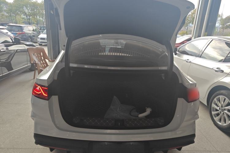 Used BYD Qin L 2025 DM-i Smart Drive 80KM Leading Model Trunk