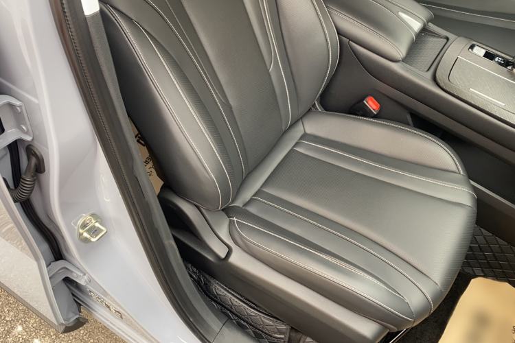 Used Venucia V 2021 260T Idol Edition
