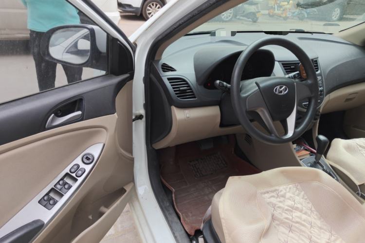 Used Hyundai Verna (older generation) 2016 1.4L Automatic Smart GLS Driver Seat