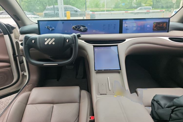 Used IM L6 2025 Ultra Model Center Console