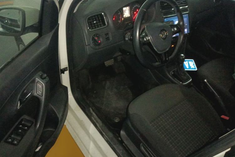 Used Volkswagen Polo 2016 1.6L Automatic Comfort Model
