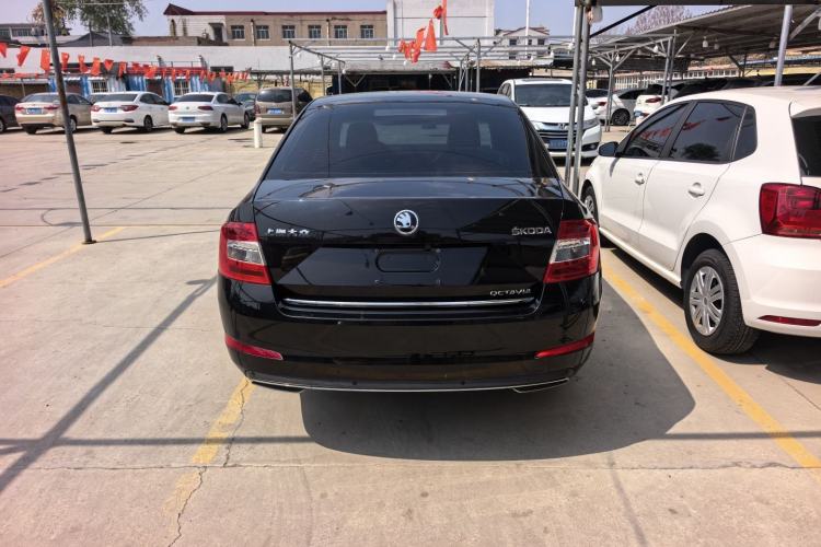 Used Skoda Octavia 2016 1.6L Manual Smart Drive Version Exterior 6