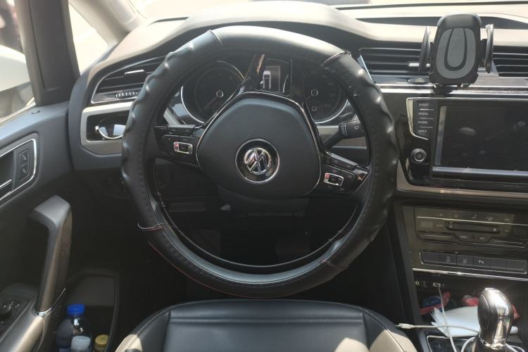 Used Volkswagen Touran 2021 Touran L 280TSI DSG Comfort Edition 7 Seats Steering Wheel