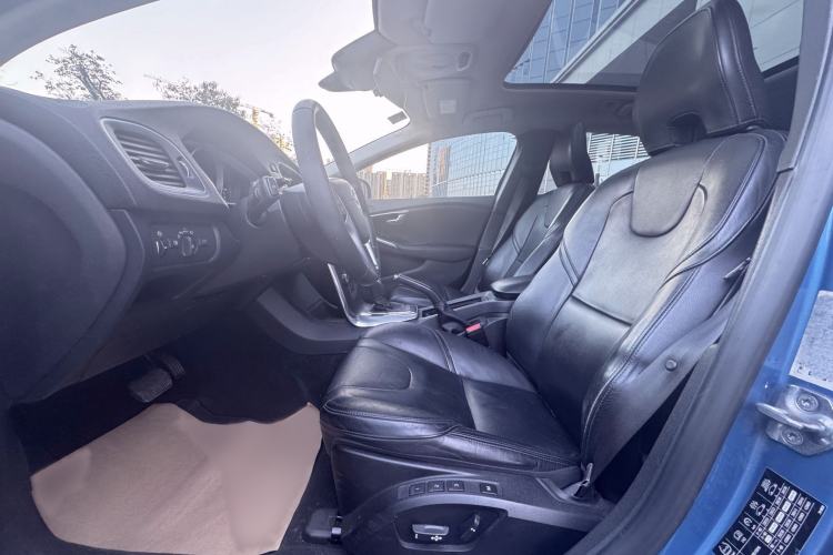 Used Volvo V40 2016 T3 Zhiyi Edition