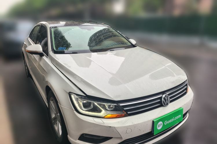 Used Volkswagen Lamando 2015 280TSI DSG Comfort Edition Front Right 45 Deg