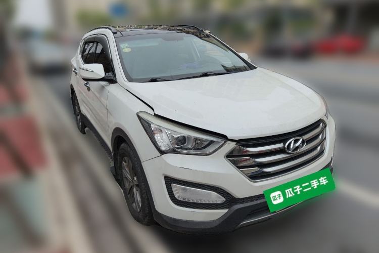 Used Hyundai Santa Fe 2015 2.0T Automatic Two-Wheel Drive Smart Version 5 Seats Front Right 45 Deg