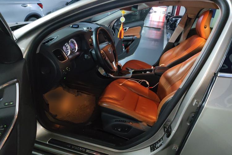 Used Volvo V60 2013 T5 Zhiya Edition