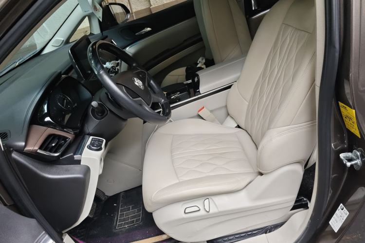 Used Buick GL8 2023 Land Executive Class Comfort Model
