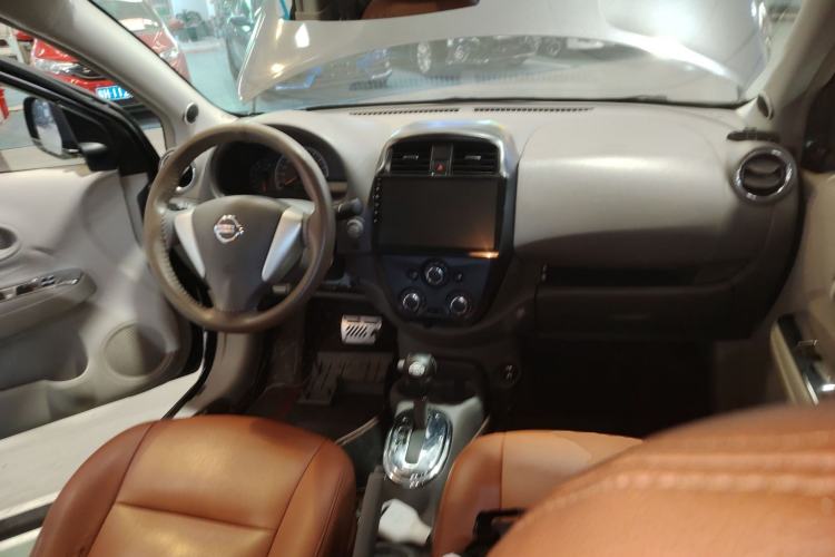 Used Nissan Sunny 2016 1.5XE CVT Leading Edition Center Console