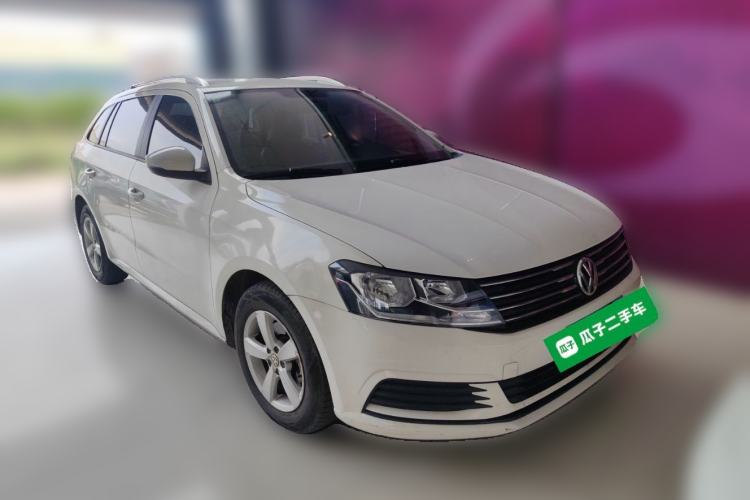 Used Volkswagen Gran Lavida 2015 1.6L Automatic Fashion Edition Front Right 45 Deg