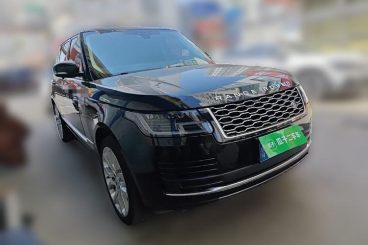 Used Land Rover Range 2022 3.0 L6 400 PS Classic Extended Version Front Right 45 Deg