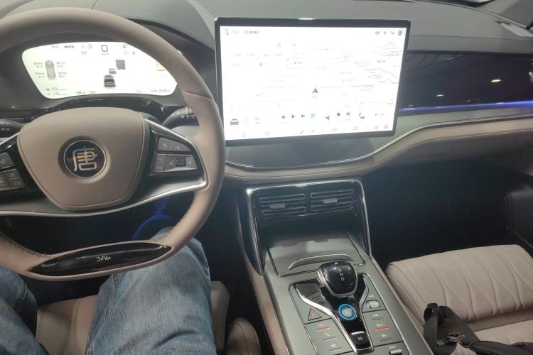 Used BYD Tang New Energy 2025 DM-i 115KM Cloud Ride Flagship Model Center Console