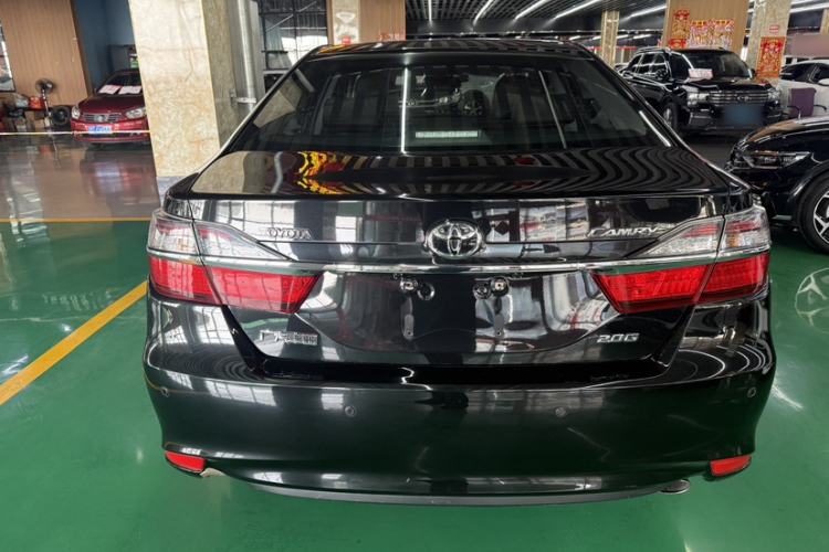 Used Toyota Camry 2016 2.0G 10th Anniversary Leading Edition
