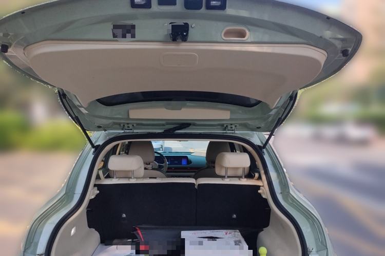 Used ORA Good Cat 2023 401 km Standard Range Luxury Version Lithium Iron Phosphate Trunk