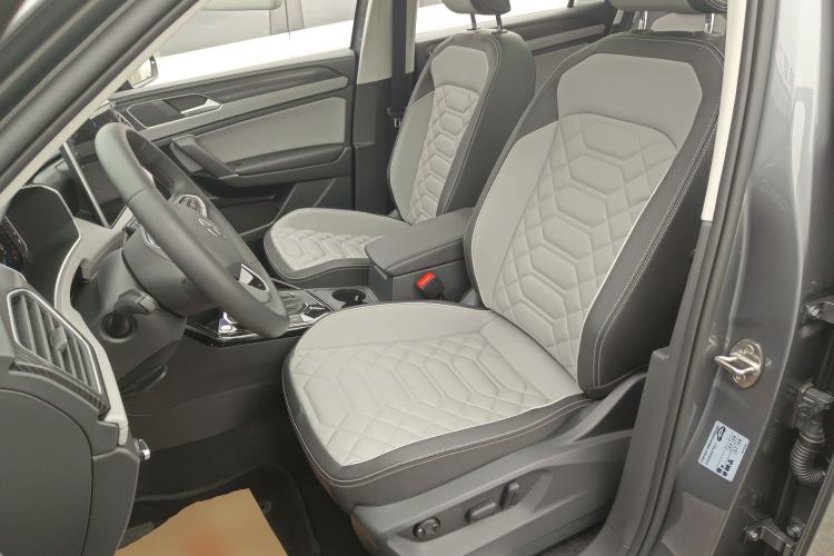 Used Volkswagen Tayron 2023 300TSI Two-Wheel-Drive Luxury Plus Advanced Edition Left Front Seat