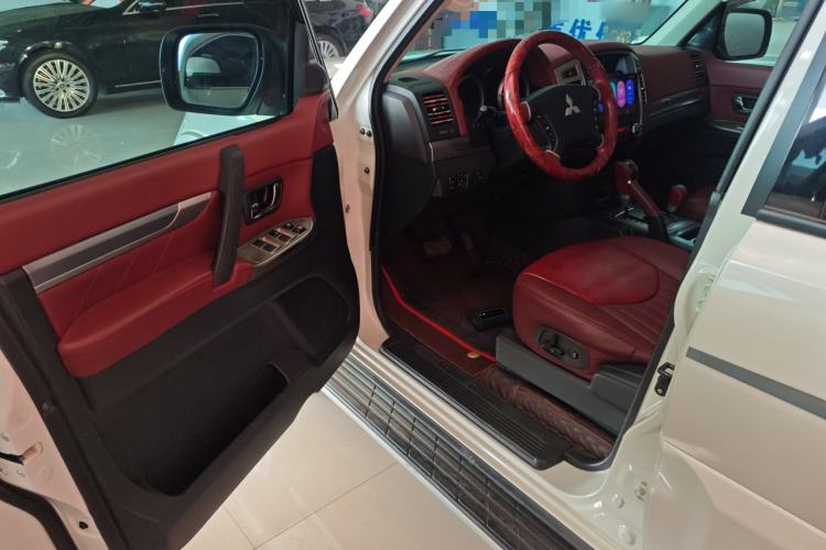 Used Mitsubishi Pajero (Import) 2019 3.0L Automatic Standard Edition
