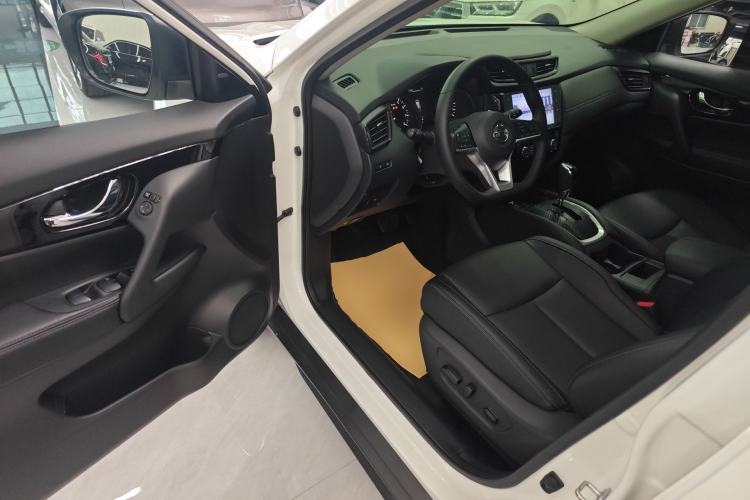 Used Nissan X-Trail 2022 2.0L Two-Wheel Drive Smart Connect & Comfort Edition Driver Seat