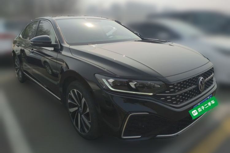 Used Volkswagen Passat 2022 330TSI Starry Elite Edition Front Right 45 Deg