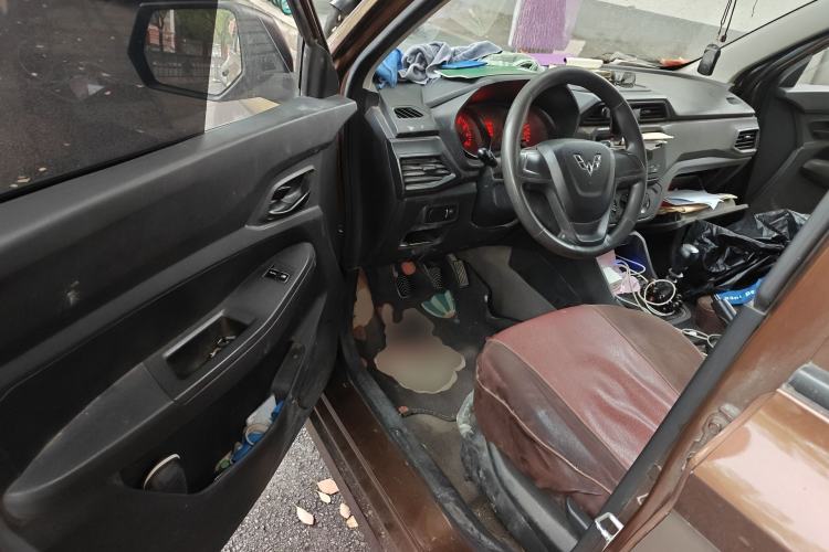 Used Wuling Hongguang 2019 1.5L S Basic Version China VI Standard LAR
