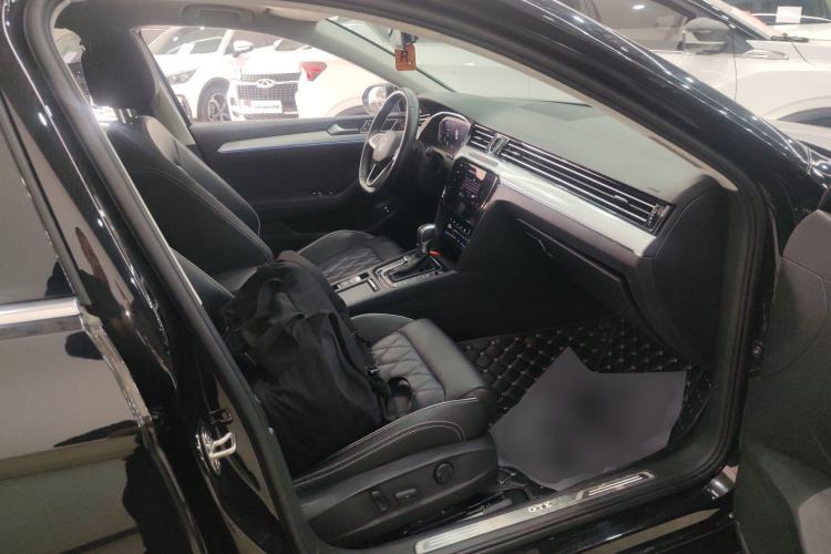 Used Volkswagen Magotan GTE Plug-in Hybrid 2022 GTE Luxury Model Right Front Seat