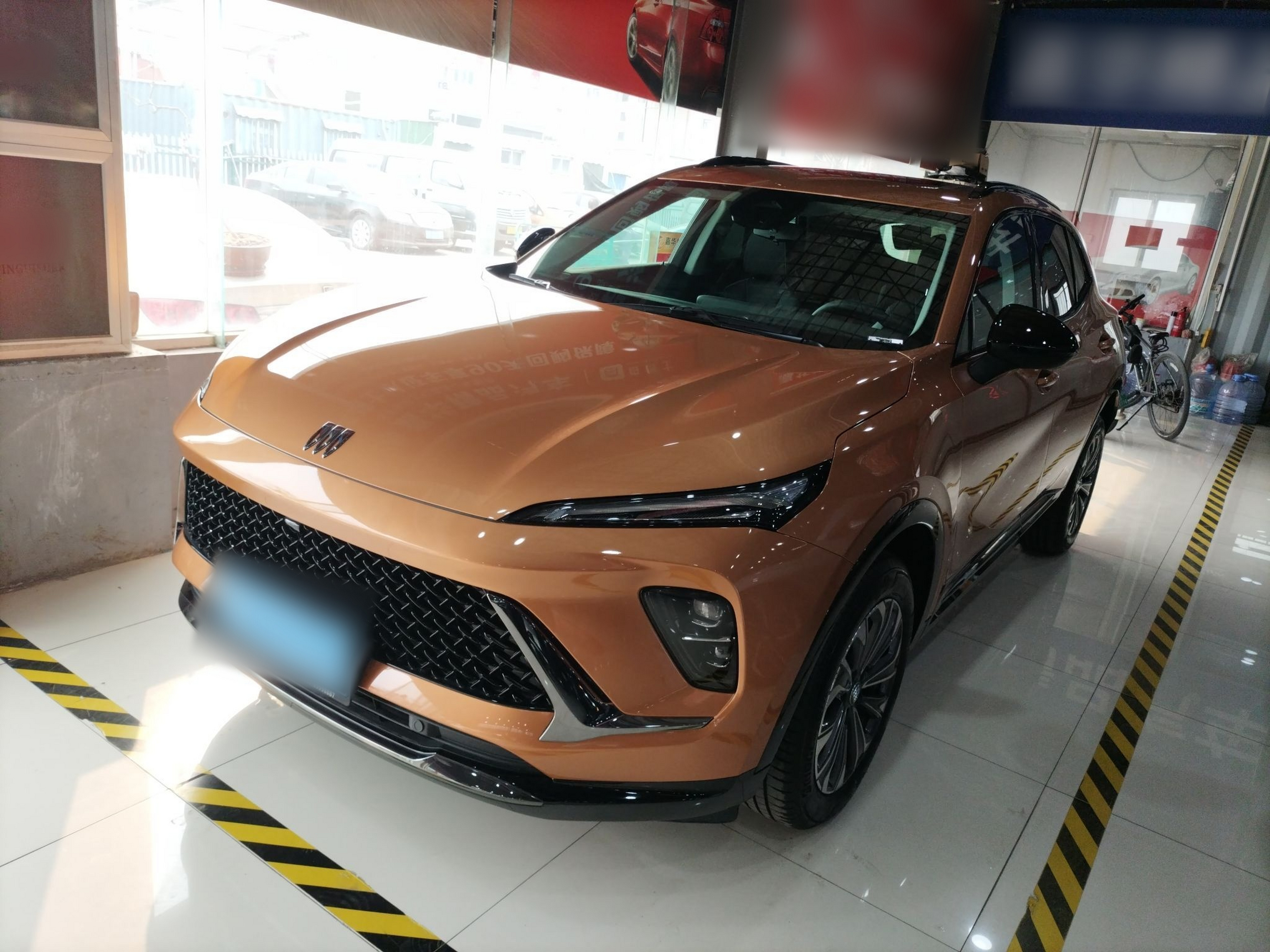 Под передней частью автомобиля