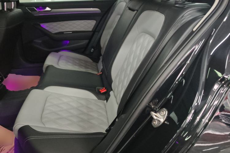 Used Volkswagen Magotan 2023 2 Million Units Limited Edition 330TSI DSG Leading Version
