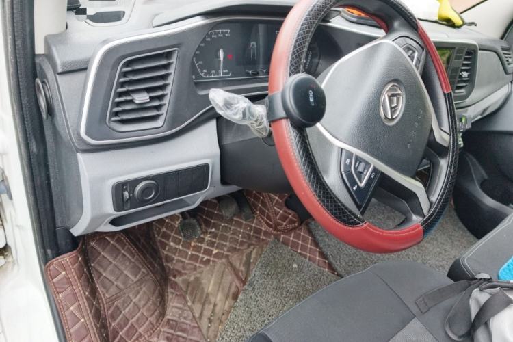 Used SAIC MAXUS Xintu V80 2023 2.0T Manual Classic Aoyuntong Long Wheelbase Mid-Height 6/7/8/9-Seater Steering Wheel