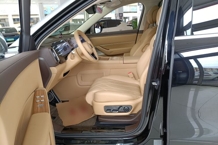 Used Hima AITO M8 2025 Extended-Range Max+ Version 53.4 kWh 5-Seater Edition Left Front Seat