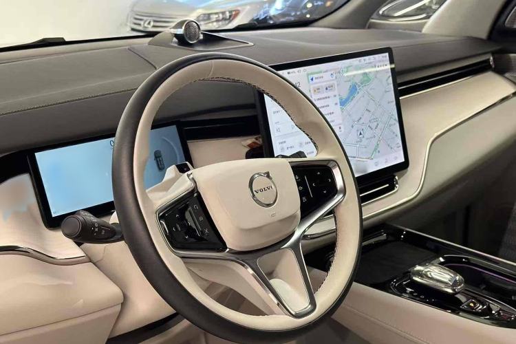 Used Volvo EM90 2025 Ultra Six-Seater