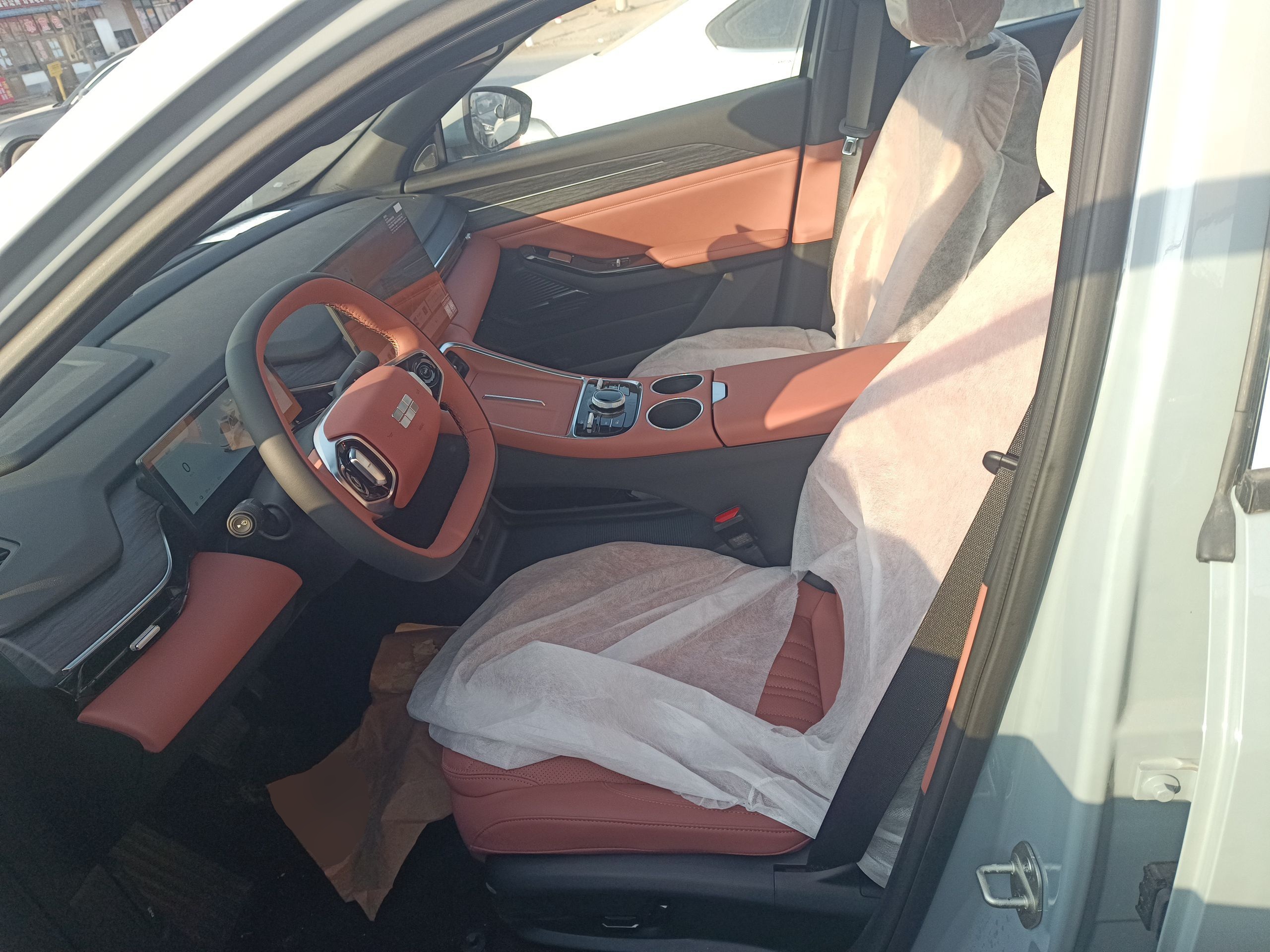 المقاعد الأمامية داخل السيارة