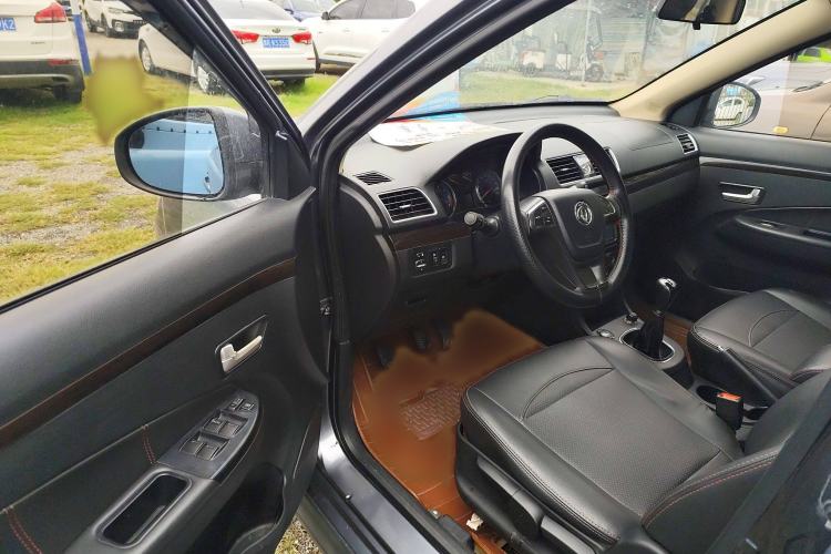 Used Dongfeng Fengon 360 2015 1.5L Manual Luxury 7-Seater China IV Standard
