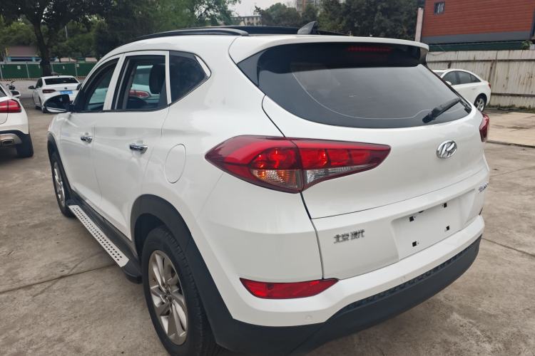 Used Hyundai Tucson 2015 2.0L Automatic Two-Wheel Drive Smart Version
