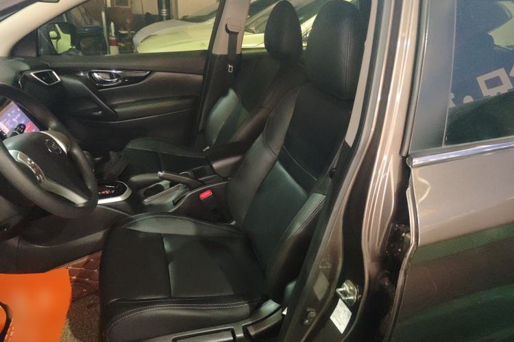 Used Nissan Qashqai 2016 2.0L CVT Elite Edition Left Front Seat