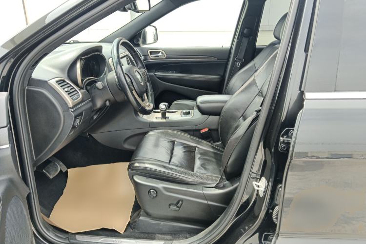 Used Jeep Grand Cherokee 2014 3.6L Elite Navigation Edition Left Front Seat