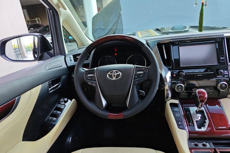 Used Toyota Alphard 2015 3.5L Luxury Edition
